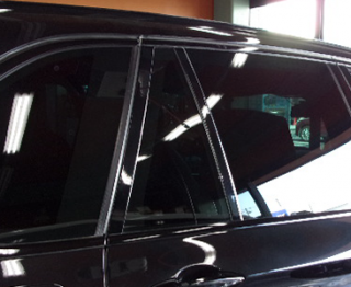 自動車ガラスにフィルムを貼る方法と施工費用 フロントガラスナビ